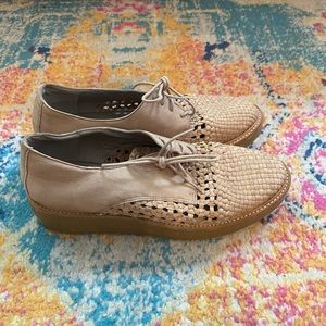 Eileen Fisher Nude Woven Creepers